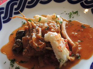 Ragout de conejo con calamares y caracoles.JPG